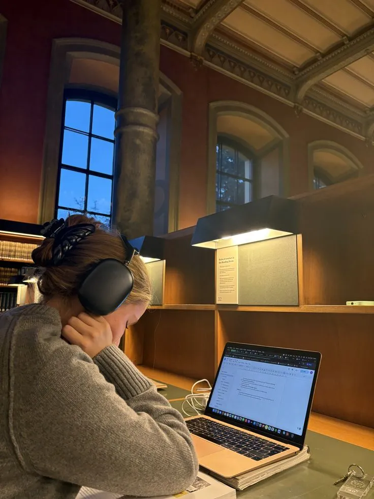 Networking uczestników podczas przerwy